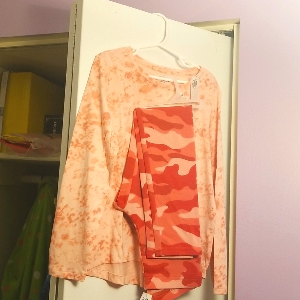 Child size 8 tie-dye top and stretch pants